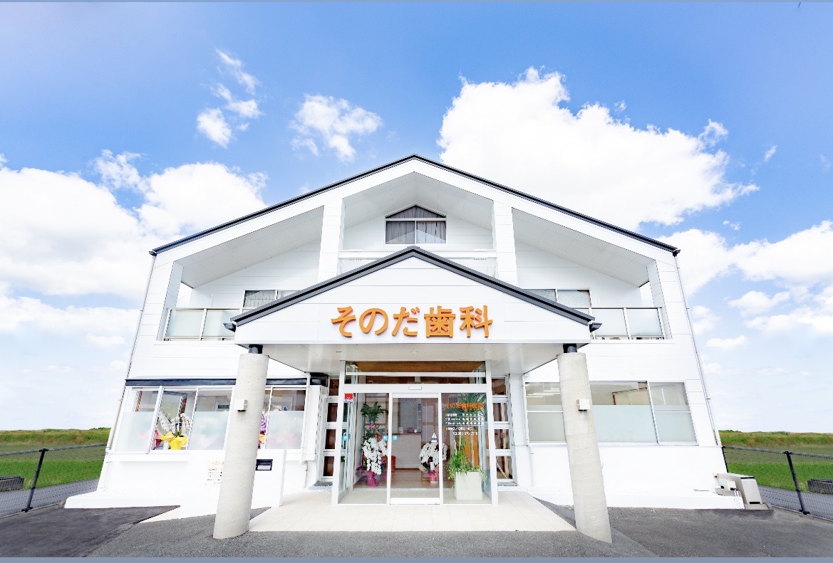 当院は施設基準等で定められている保険医療機関の書面掲示事項についてウェブサイト上の掲載を行っております。また以下の施設基準等に適合している旨、厚生労働省地方厚生局に届出を行い、歯科医療に関わる医療安全について以下の通り取り組んでおります。